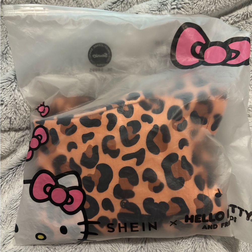 Shein x Hello Kitty Set - Picture 5 of 6